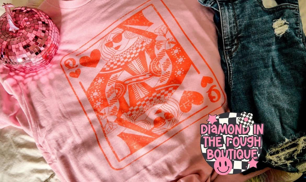 Queen of hearts-graphic tee