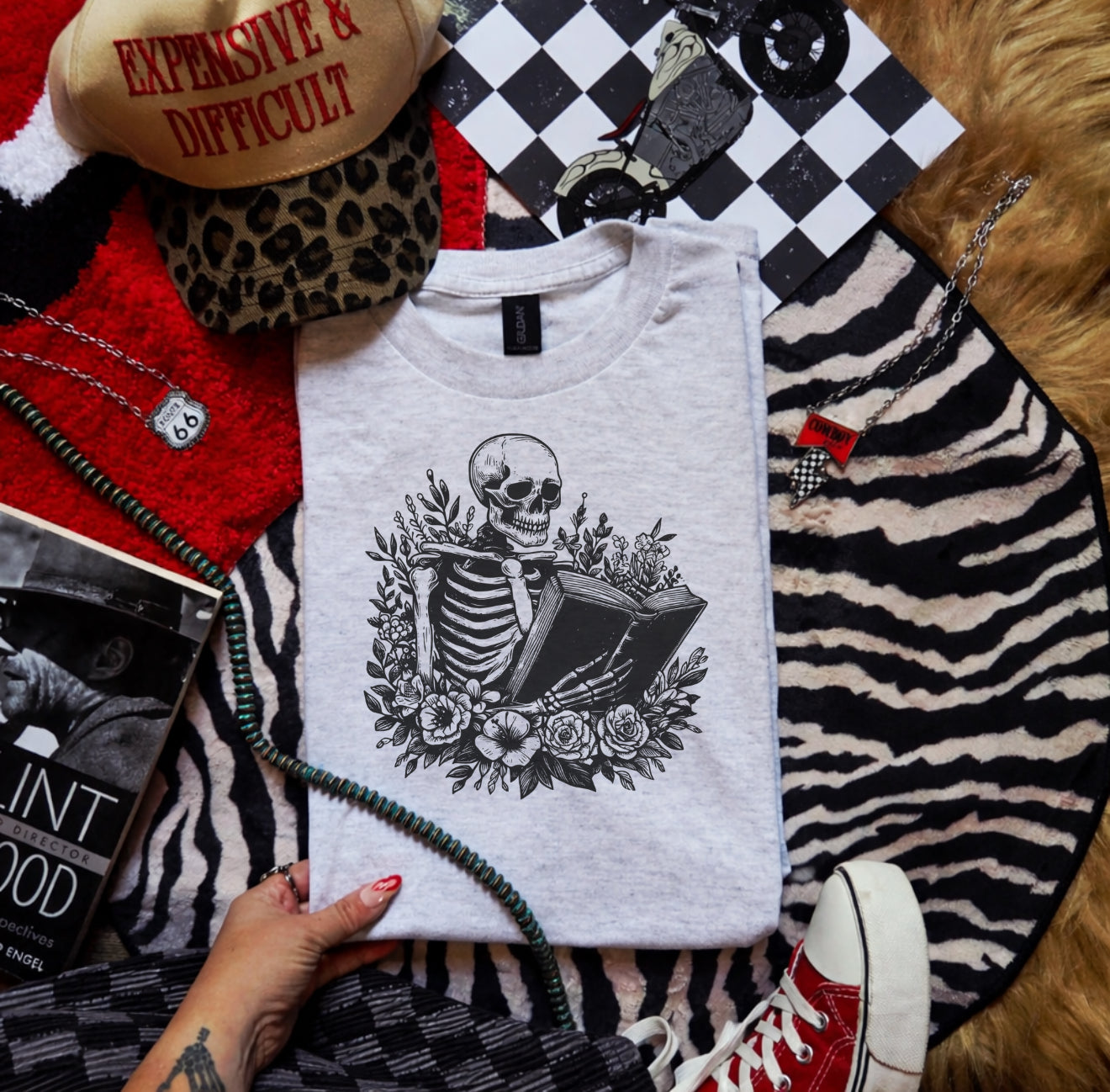 Book skelly-Graphic Tee