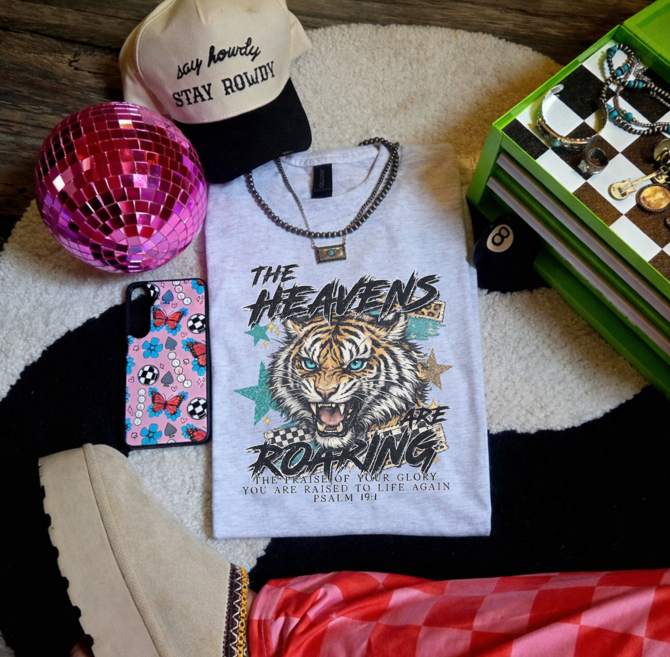 The heavens are roaring retro tiger-graphic tee
