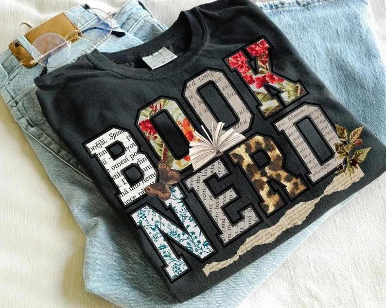Book nerd-Comfort Color Tee