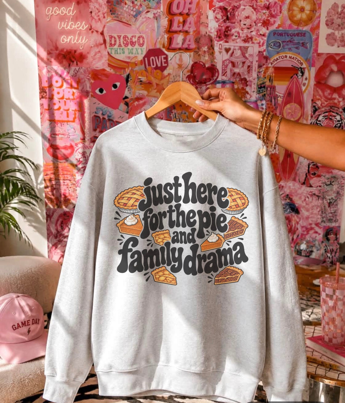 Just here for the pie & family drama-sweatshirt